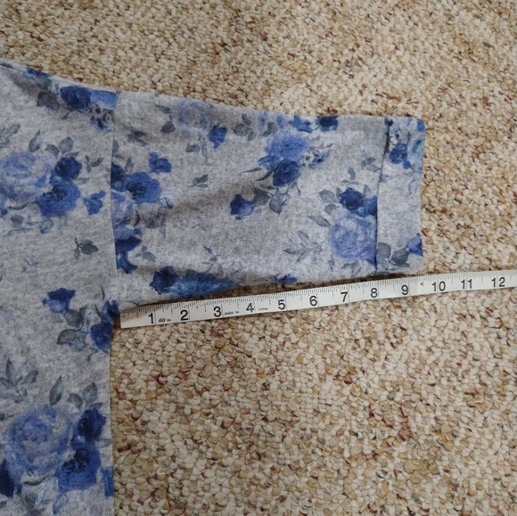 Size 1X plus floral scrunch side short sleeve top - Picture 13 of 14